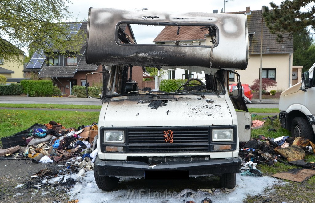 Wohnmobil ausgebrannt Koeln Porz Linder Mauspfad P025.JPG - Miklos Laubert